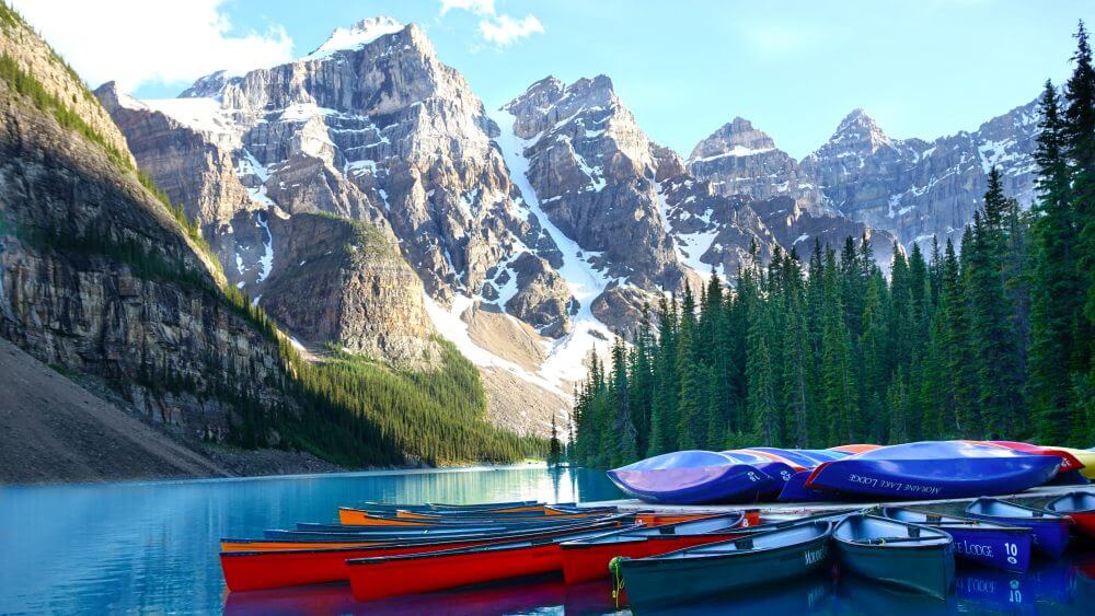 most famous lake in canada moraine lake near lake louise gallery pic