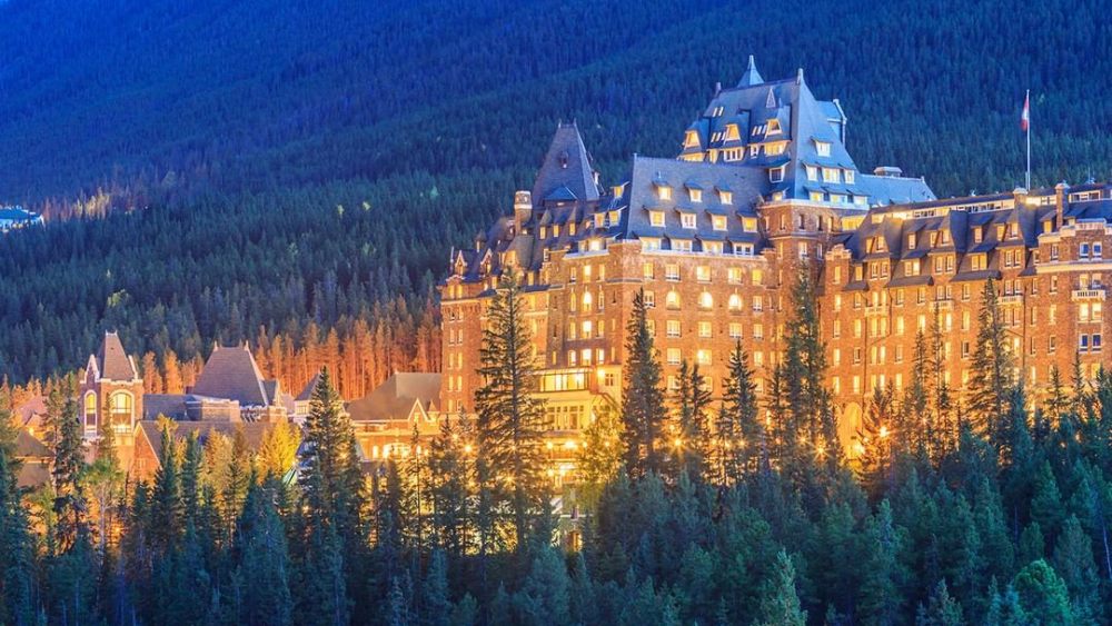 Hotel's and Resorts in the Banff National Park, Canmore Area.   From world known Banff Springs Hotel to A cozy Hotel on Banff Ave.  We are hear to provide you with the top options, along with tools to enhance your search for the best place on vacation. 