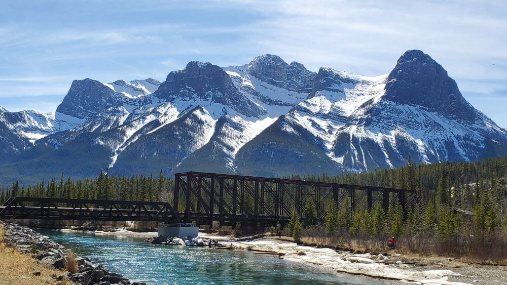 engine bridge used in "last of us" hbo movie with ha ling mountain top in back ground
