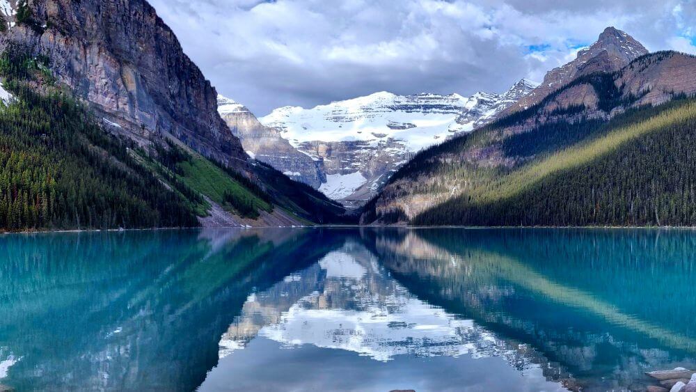 lake louise victoria glacier reflection in crystal clear lake gallery pic