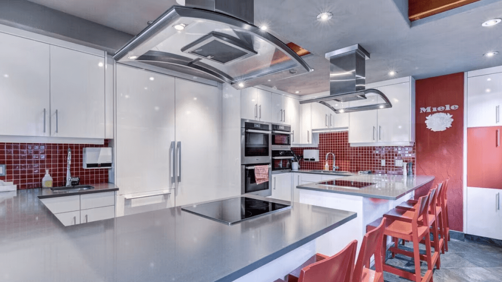 VRBO - 8 Bedrooms Sleeps 21 people Paintbox Lodge - Amazing Kitchen