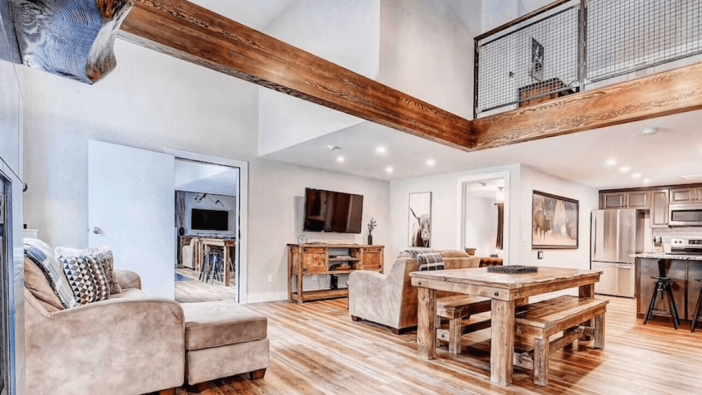 VRBO - 7 Bedroom sleeps 20 Modern Mountain Retreat + Heated Outdoor Pool