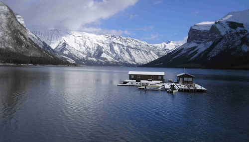Lake Minnewanka - Banff National Park Sightseeing